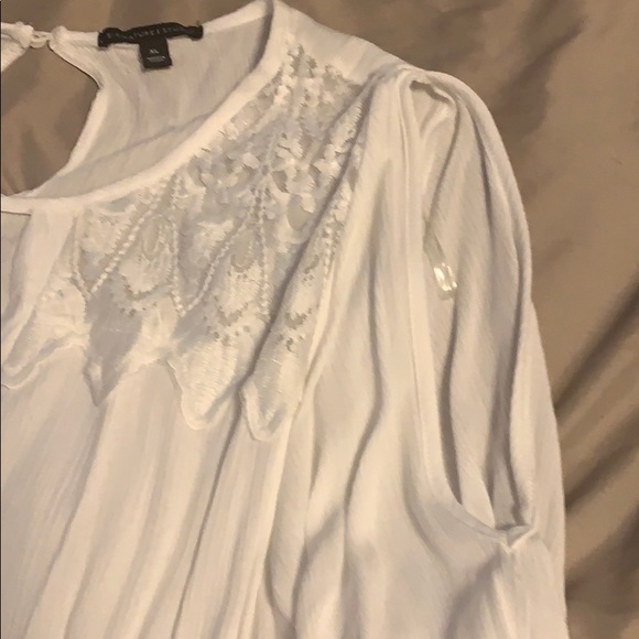 Cold shoulder white blouse - Picture 3 of 4